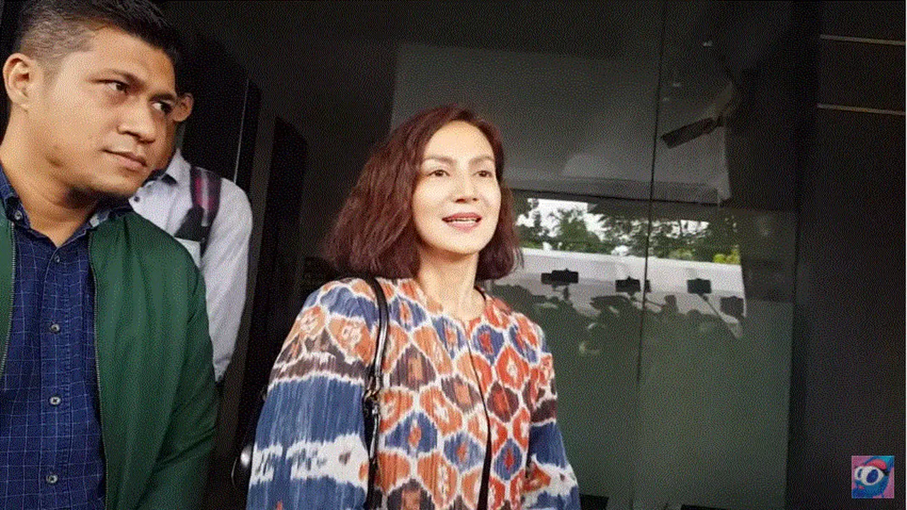 Wanda Hamidah usai pemeriksaan