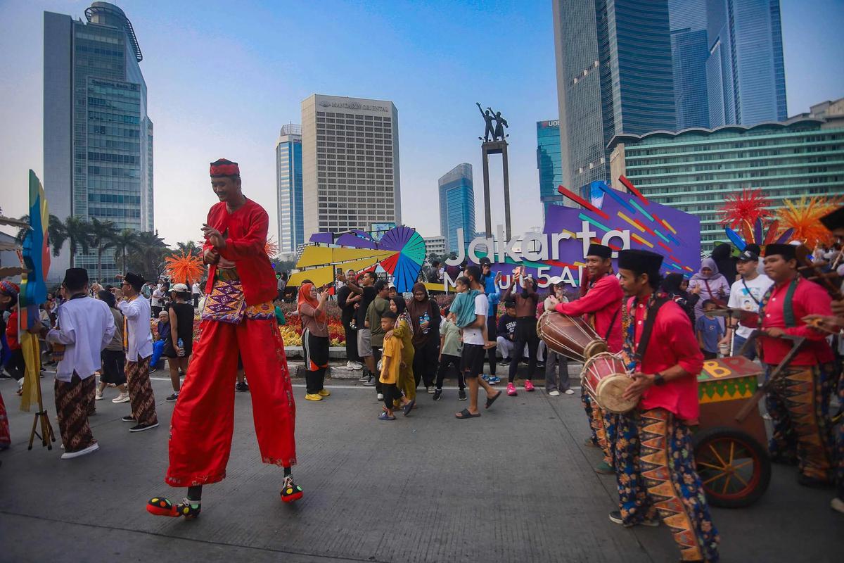 FOTO: Pawai Budaya Betawi Semarakkan HUT ke 499 Jakarta di Bundaran HI