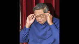 Presiden Susilo Bambang Yudhoyono bersiap membayar zakat penghasilan dan fitrah anggota keluarganya melalui BAZNAS, (23/7/2014). (ANTARA FOTO/Andika Wahyu)