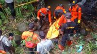 Tim SAR gabungan berhasil menemukan orang yang hilang saat mencari kelapa di Banyumas. (Foto: Liputan6.com/istimewa)
