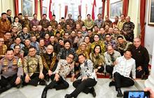 Makan Siang Bareng, Menteri Kabinet Indonesia Maju Standing Ovation buat Jokowi