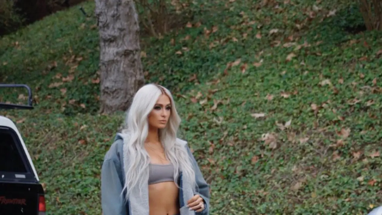 Kanye West Pilih Model Mirip Kim K untuk Sepatu Terbarunya