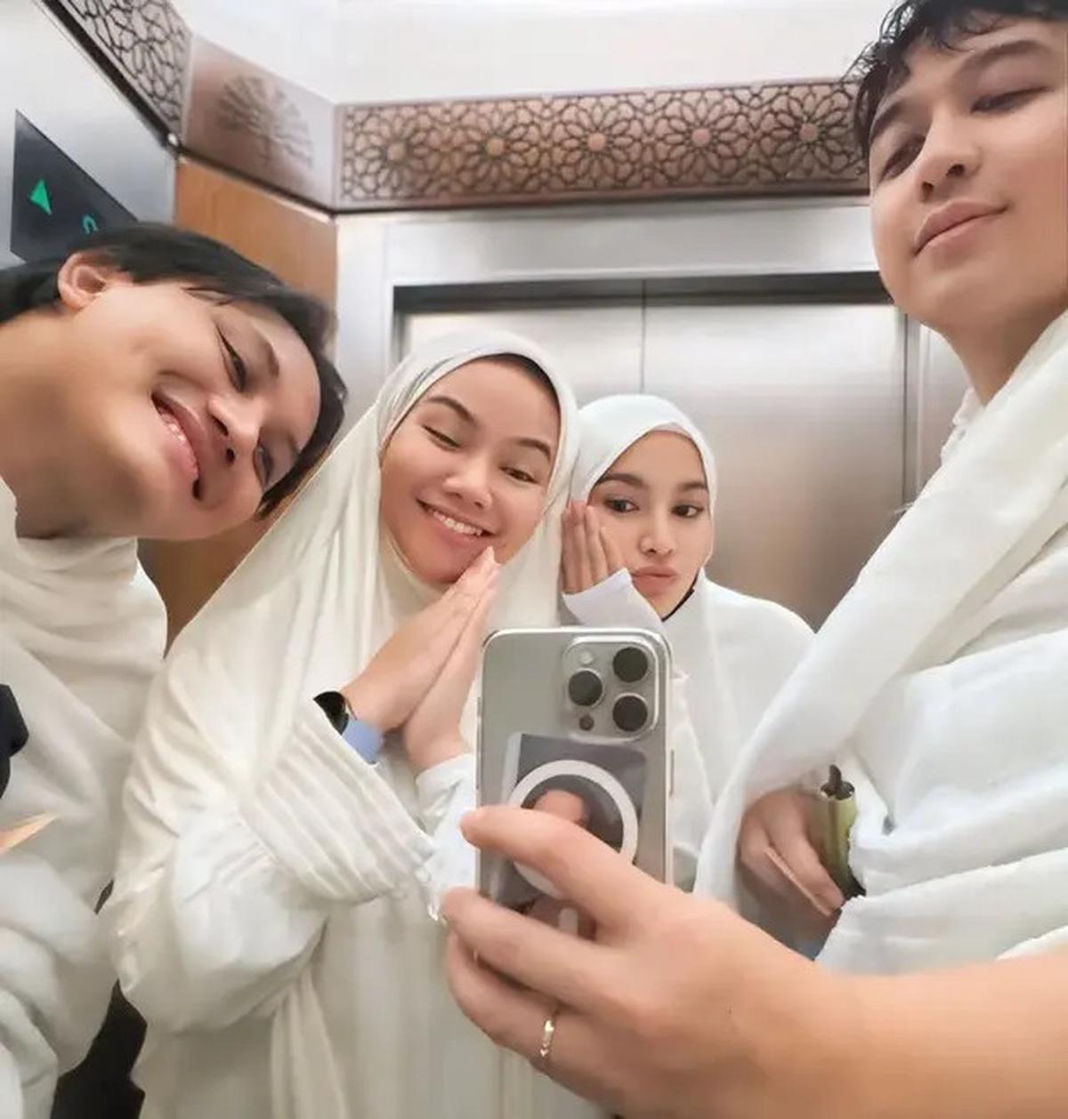 8 Potret Pesona Mahalini Kenakan Hijab saat Umrah, Kehamilan Tak Menjadi Penghalang untuk Beribadah