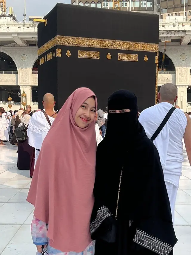 Ummi Pipik ajak keluarga kecil umrah