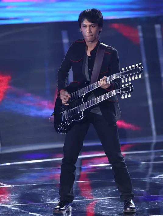 Shiela On 7 membawakan lagu milik Slank, berjudul Kamu Harus Cepat Pulang. Sedangkan Slank yang mengaku belum pernah membawakan karya musisi lain membawakan lagu Sephia milik Sheila. (Bambang E. Ros/Bintang.com)