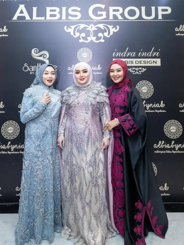 5 Pesona Gamis Biru Berpayet Terry Putri di Acara Spesial, Anggun dan Glamor