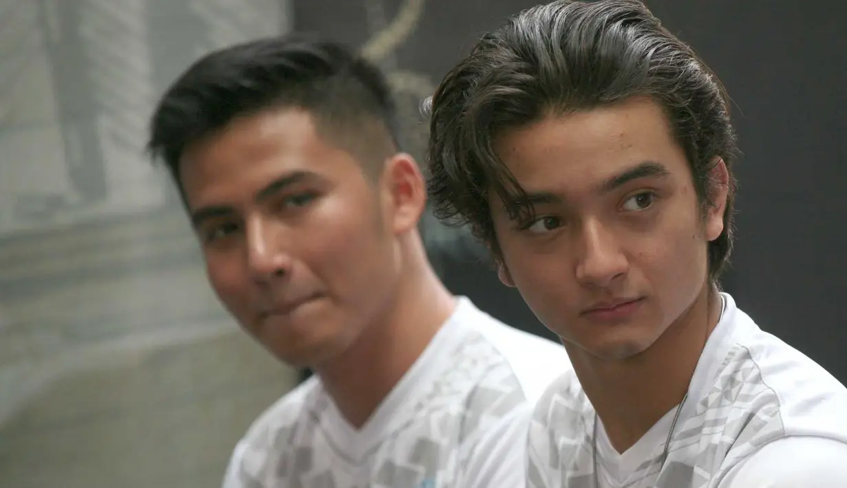 "Syutingnya sangat berkesan karena ini film layar lebar pertama gua. Prosesnya kurang lebih 18 hari, aku suka krunya bagus-bagus," kata Bryan Domani dalam perilisan poster film Revan & Reina, Jumat (10/11/2017). (Nurwahyunan/Bintang.com)