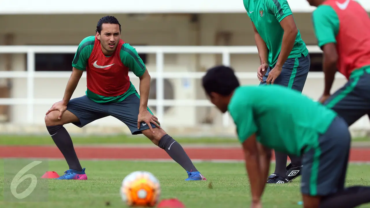20170320-Ezra Walian Ikuti Latihan Resmi Timnas Indonesia U-22-Tebe