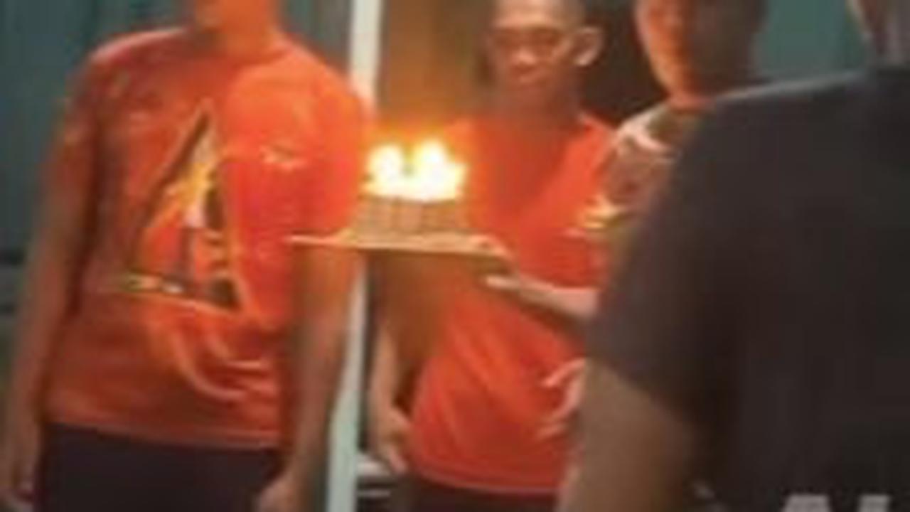 Main Perang pakai Senjata Sapu<br>