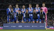 Para pemain Espanyol berpose sebelum laga melawan barcelona di lanjutan La Liga 2024-2025 pada 15 Mei 2025. (AP Photo/Jose Breton)