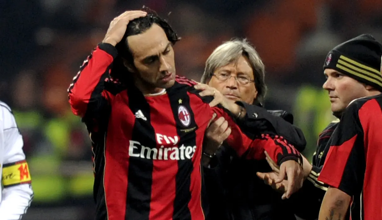 <p>Alessandro Nesta. Mantan bek AC Milan tersebut terpaksa absen satu pekan akibat cedera jari yang dialaminya usai keseringan bermain Playstation. (AFP/Olivier Morin)</p>