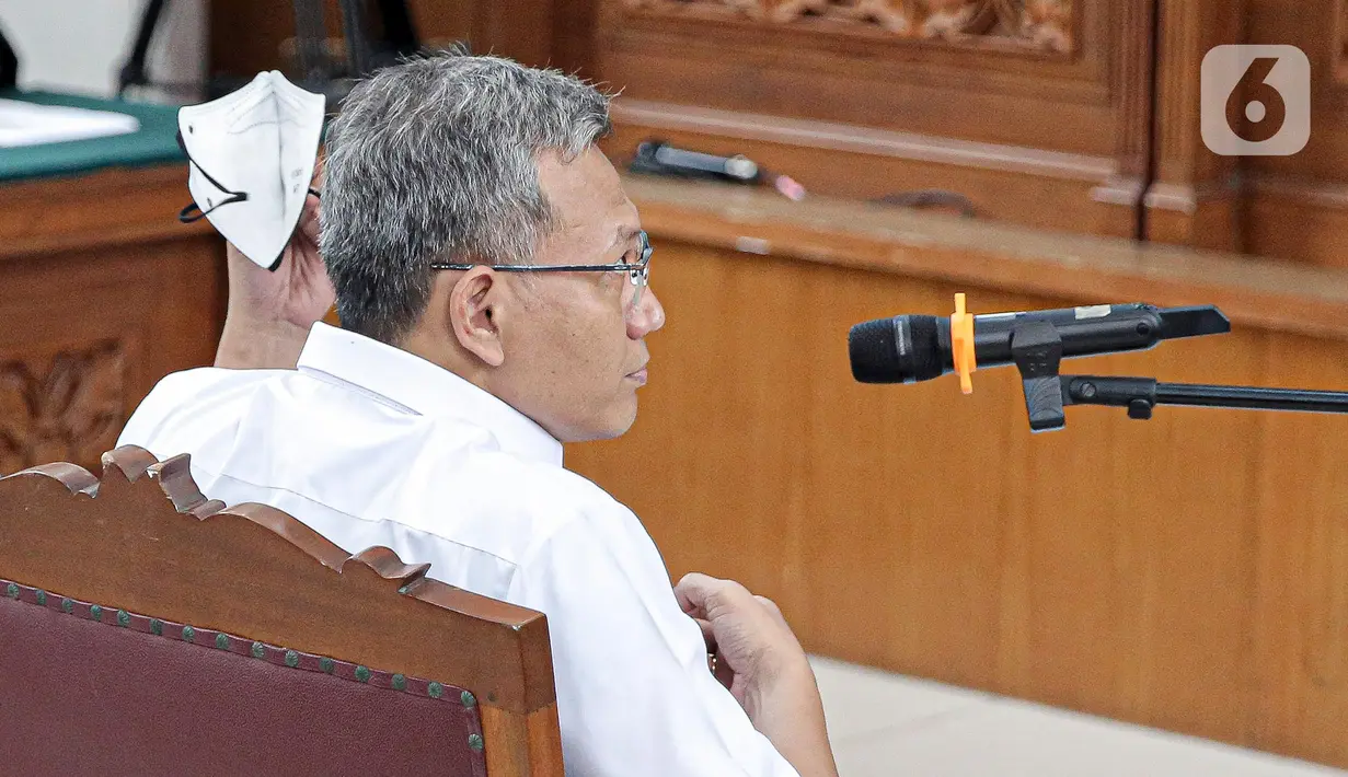 Terdakwa Agus Nurpatria bersiap untuk menjalani sidang perdana di Pengadilan Negeri Jakarta, Rabu (19/10/2022). Agus Nurpatria menjalani sidang dengan agenda pembacaan surat dakwaan kasus obstruction of justice atau perintangan proses penyidikan terkait perkara dugaan pembunuhan berencana terhadap Nofriansyah Yosua Hutabarat atau Brigadir J. (Liputan6.com/Faizal Fanani)