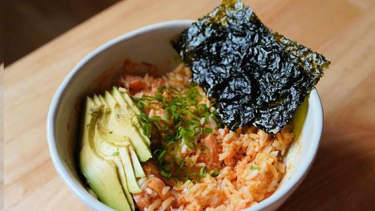 Salmon Rice Bowl, makanan yang sempat viral di TikTok beberapa waktu lalu.