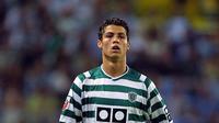 Sporting Lisbon. Di awal kariernya, Cristiano Ronaldo memperkuat Sporting Lisbon selama 1 musim pada 2002/2003. Ia mampu mencetak 5 gol dan 6 assist dari total 31 laga di semua ajang kompetisi. (marca.com)