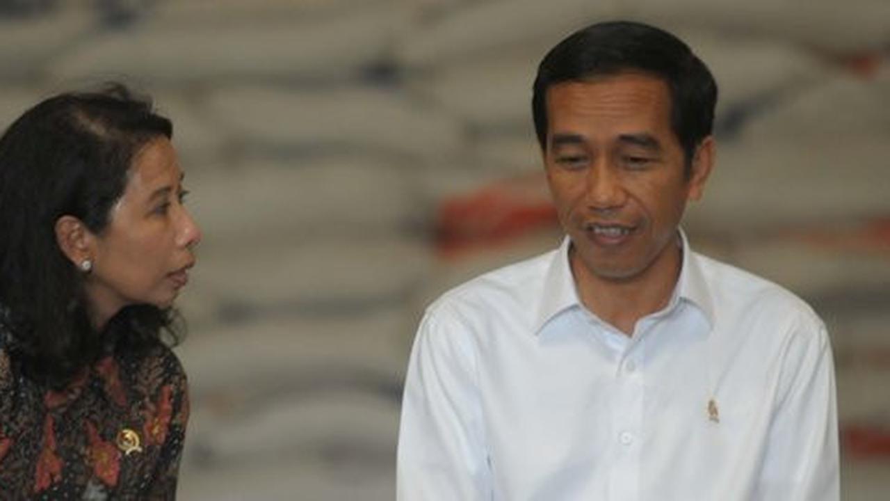 Didampingi menteri Rini, Jokowi bagikan sembako di kampung nelayan