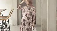 Tampil Kasual dan Stylish dengan 5 Paduan Atasan Motif Hijab Kekinian