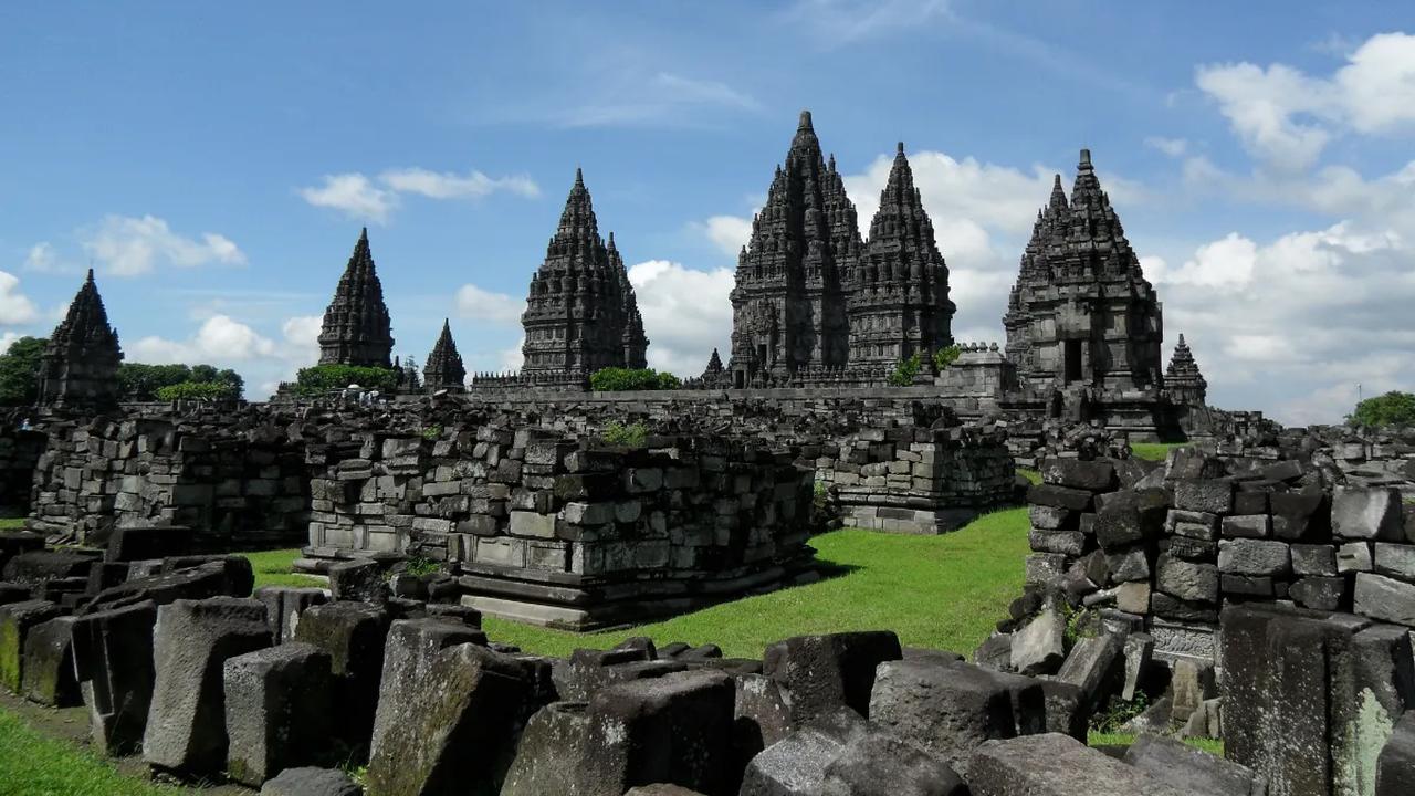 3. Candi Prambanan<br>