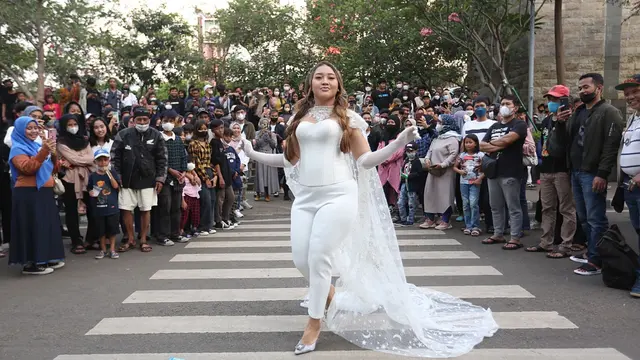 Gaun pengantin dan kebaya pernikahan rancangan desainer Paula Meliana dipamerkan di Citayem Fashion Week (ist)