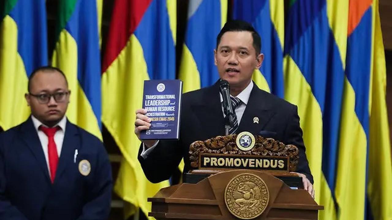 7 Potret AHY Raih Gelar Doktor di Unair, Rektor: Bukan Doktor Universal Studio