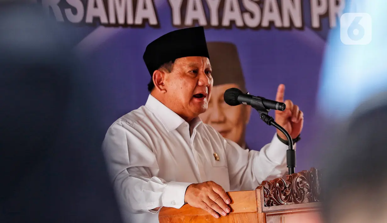 Kehadiran Prabowo untuk menghadiri acara 'Silaturahmi dan Tausiyah Kebangsaan' dan pemberian bingkisan kepada fakir miskin. (Liputan6.com/Angga Yuniar)