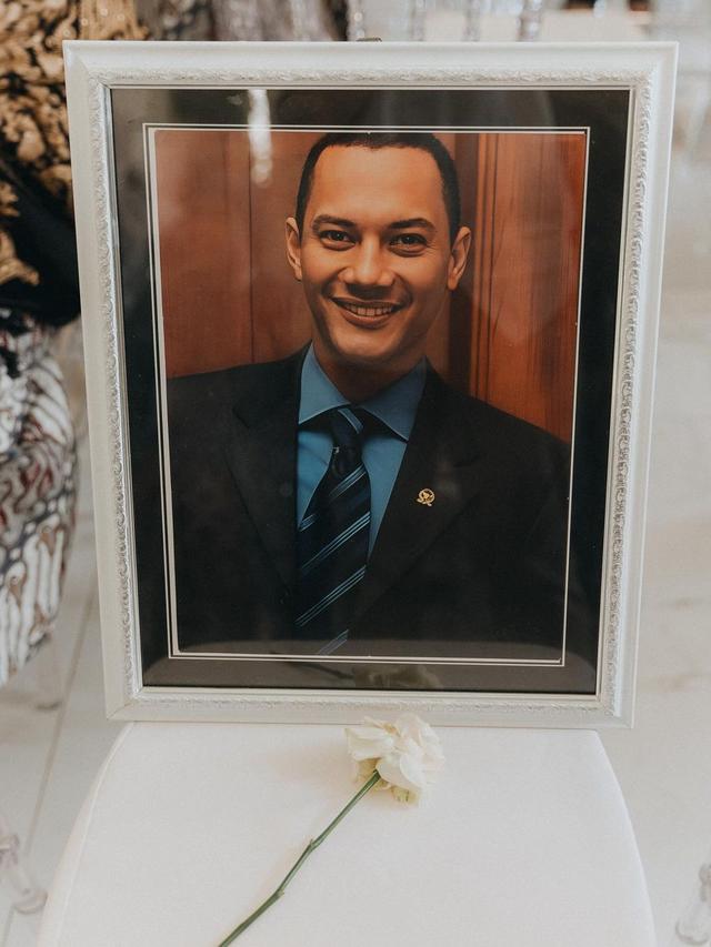 6 Potret Aaliyah Massaid 'Ditemani' Adjie Massaid di Momen Lamaran, Penuh Haru