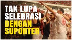 Berita video pencetak dua gol kemenangan Timnas Indonesia, Marselino Ferdinan, pimpin para pemain selebrasi rayakan kemenangan bersama suporter di SUGBK, Selasa (19/11/2024).