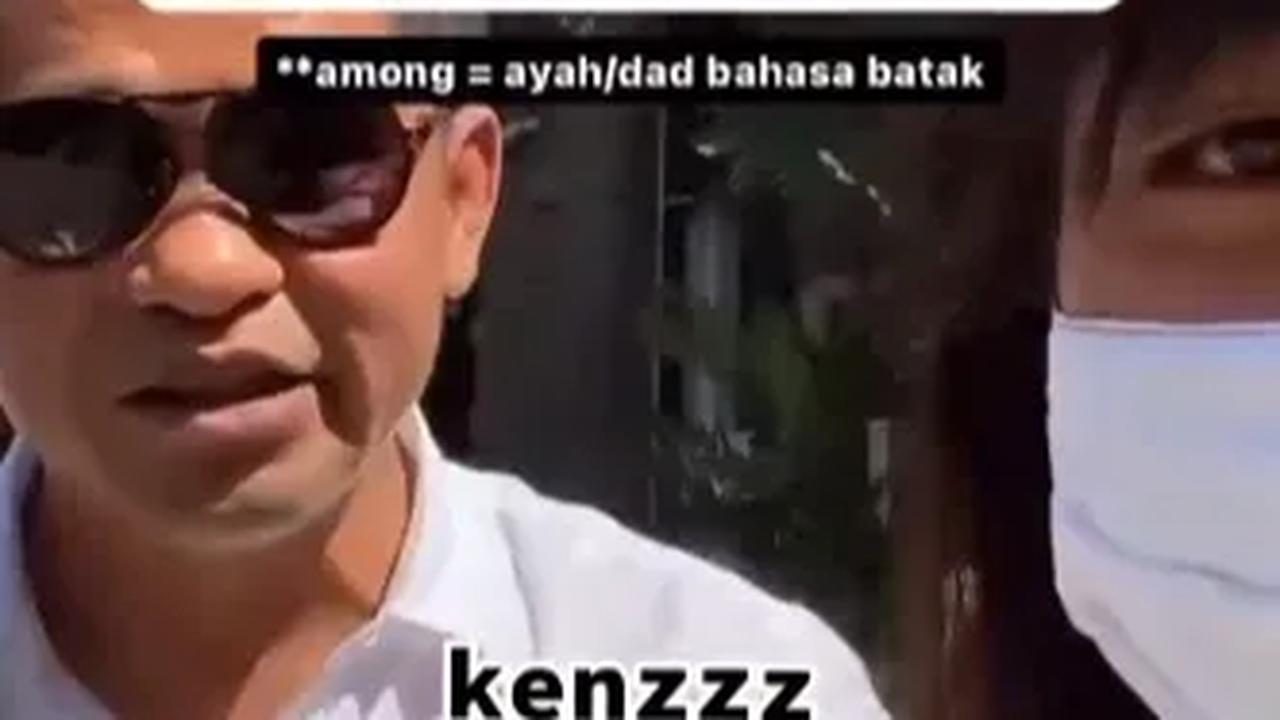 Dalam balutan pakaian sipil, Maruli nampak berjalan santai bersama sang putri. Dia pun mencoba menjawab pertanyaan sang putri sembari berbenah penampilan.