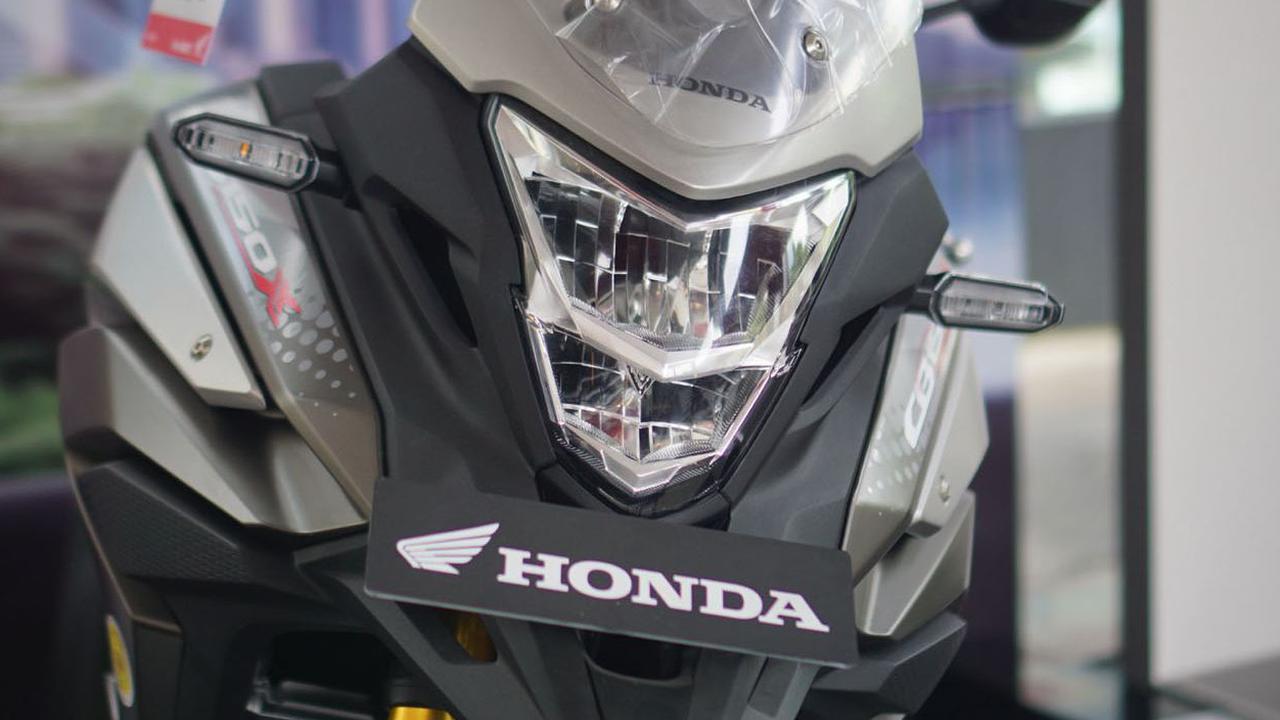 Memahami Fungsi dan Penempatan Lampu Sein di Depan Sepeda Motor