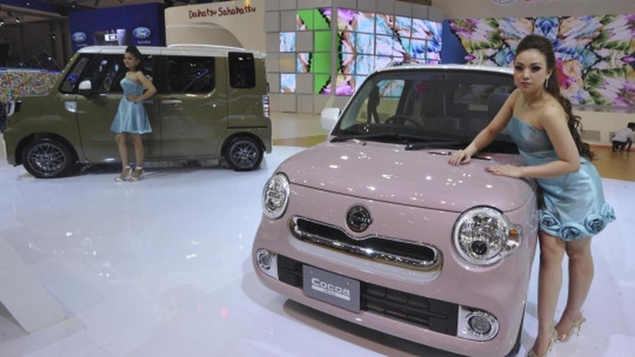 Aduhai model-model seksi hiasi pameran otomotif GIIAS 2015