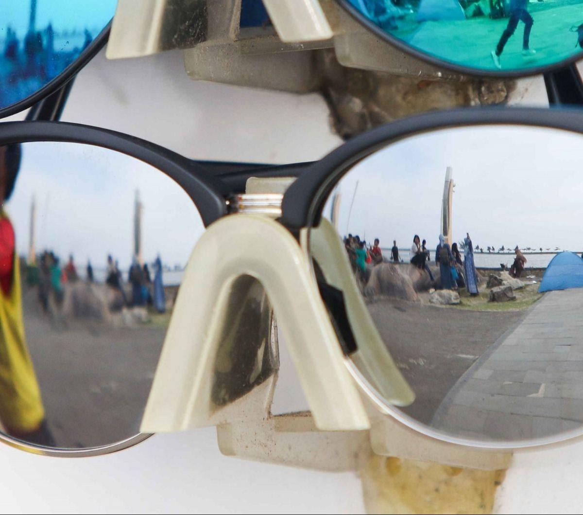 Cuti bersama Iduladha kali ini memang memberikan kesempatan bagi masyarakat untuk berkumpul dan menikmati waktu bersama keluarga di tempat-tempat wisata seperti di Pantai Ancol. Foto: Liputan6.com / Herman Zakharia<br>