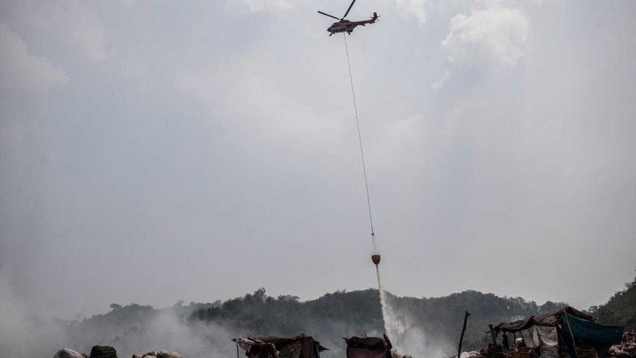 Hingga hari ke-9, proses pemadaman kebakaran di TPA Sarimukti, Kecamatan Cipatat, Kabupaten Bandung Barat, Jawa Barat masih terus dilakukan.
