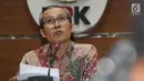 Wakil Ketua KPK Alexander Marwata saat jumpa pers terkait OTT Bupati Cirebon Sunjaya Purwadi Sastra di Gedung KPK, Jakarta, Kamis (25/10). KPK menetapkan Sunjaya sebagai tersangka suap jual beli jabatan. (Liputan6.com/Herman Zakharia)