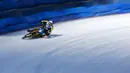 Ove Ledstrom dari Swedia bersaing selama FIM Ice Speedway Gladiator Kejuaraan Dunia di arena Medeo di Almaty, Kazakhstan, (21/2). Tak jarang pembalap terjatuh karena licinnya sirkuit es tersebut. (REUTERS/Shamil Zhumatov)