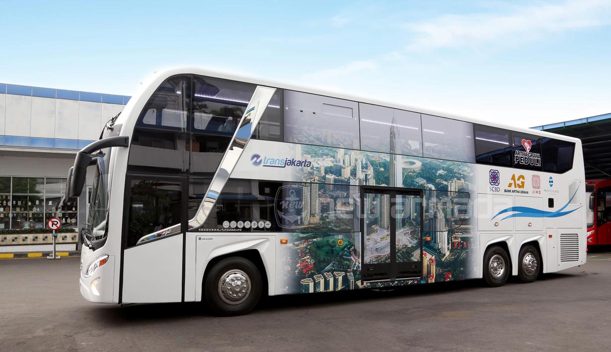 New Armada Highlander merupakan salah satu bus double decker mereka. Saat ini terdapat satu armada Trans Jakarta yang menggunakan model ini sebagai bus city tour. (Source: Twitter/@armadakaroseri)
