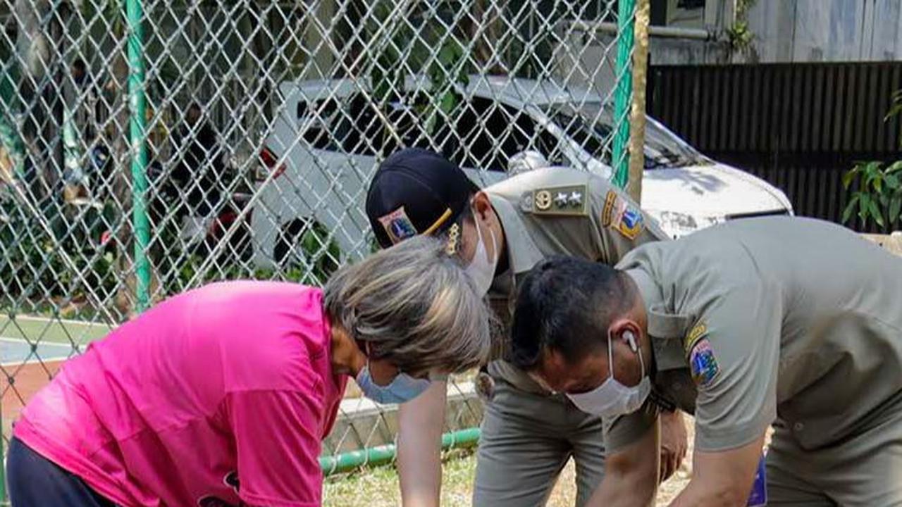 Vaksinasi rabies gratis ini disambut antusias oleh warga sekitar.