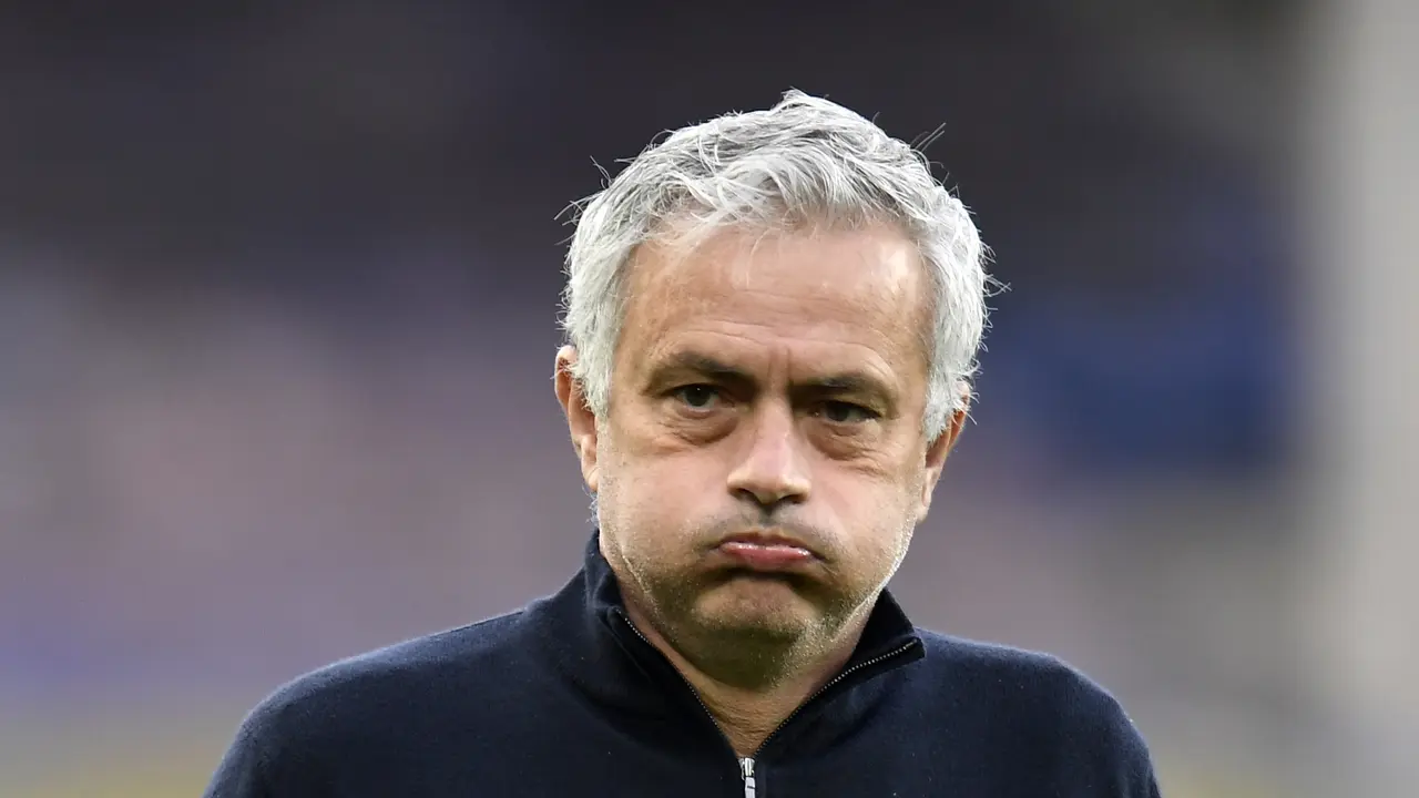 Ekspresi Jose Mourinho Usai Dipecat Tottenham