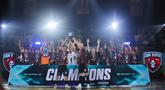 Para pemain Grim Reaper merayakan juara Futsal X Series 2 setelah mengalahkan Nova Titans dalam laga final yang berlangsung di GOR UNJ, Rawamangun, Jakarta, Minggu (18/01/2026). (Bola.com/Bagaskara Lazuardi)