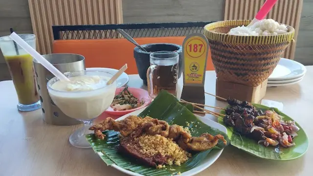 16. Warung Nasi Alam Sunda Otista Dikenal Luas karena Variasi Lauk dan Harga Merakyatnya