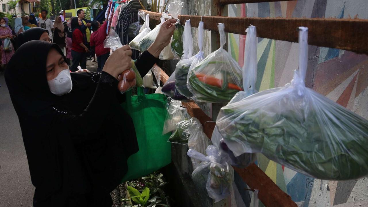 Warga Jatipadang Gelar Bazar Ramadan
