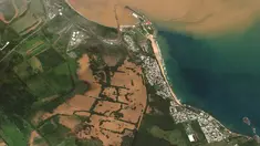 Ladang yang tergenang dan limpasan sedimen setelah diterjang Badai Fiona, di Arecibo, Puerto Rico, Selasa, 20 September 2022. Badai Fiona menerjang Puerto Rico pada Minggu (18/9/2022) dan mendatangkan banjir, tanah longsor, serta listrik padam. (Citra satelit © 2022 Maxar Technologies via AP)