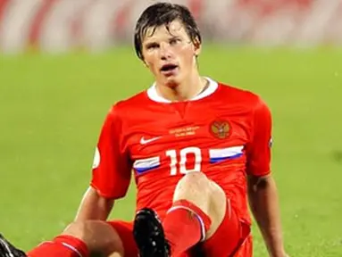 Russian forward Andrei Arshavin reacts on the pitch at the end of the Euro 2008 championships semi-final football match Russia vs. Spain on June 26, 2008 at Ernst-Happel stadium in Vienna, Austria. AFP PHOTO / FRANCK FIFE