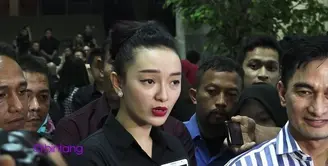 Zaskia Gotik mengaku bahwa candaanya kemarin dalam sebuah acara terjadi secara otodidak tanpa arahan produser program. Mendatangi gedung DPR RI, Zaskia ingin meminta maaf.