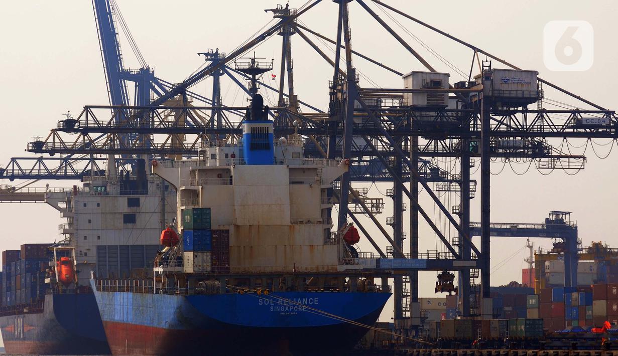 Deputi Bidang Metodologi dan Informasi Statistik BPS Imam Machdi mengatakan surplus neraca dagang didapatkan dari nilai ekspor yang mencpai US$23,5 miliar miliar dan impor mencapai US$20,59 miliar. (merdeka.com/Imam Buhori)