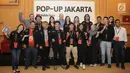 Para pemenang kreator lokal YouTube NextUp 2019 foto bersama di Kota Kasablanka, Jakarta, Selasa (30/4/2019). YouTube Pop-Up Space di Jakarta menjadi salah satu cara YouTube untuk mendorong pertumbuhan konten kreator Indonesia, termasuk dari luar Jakarta. (Fimela.com/Bambang E Ros)