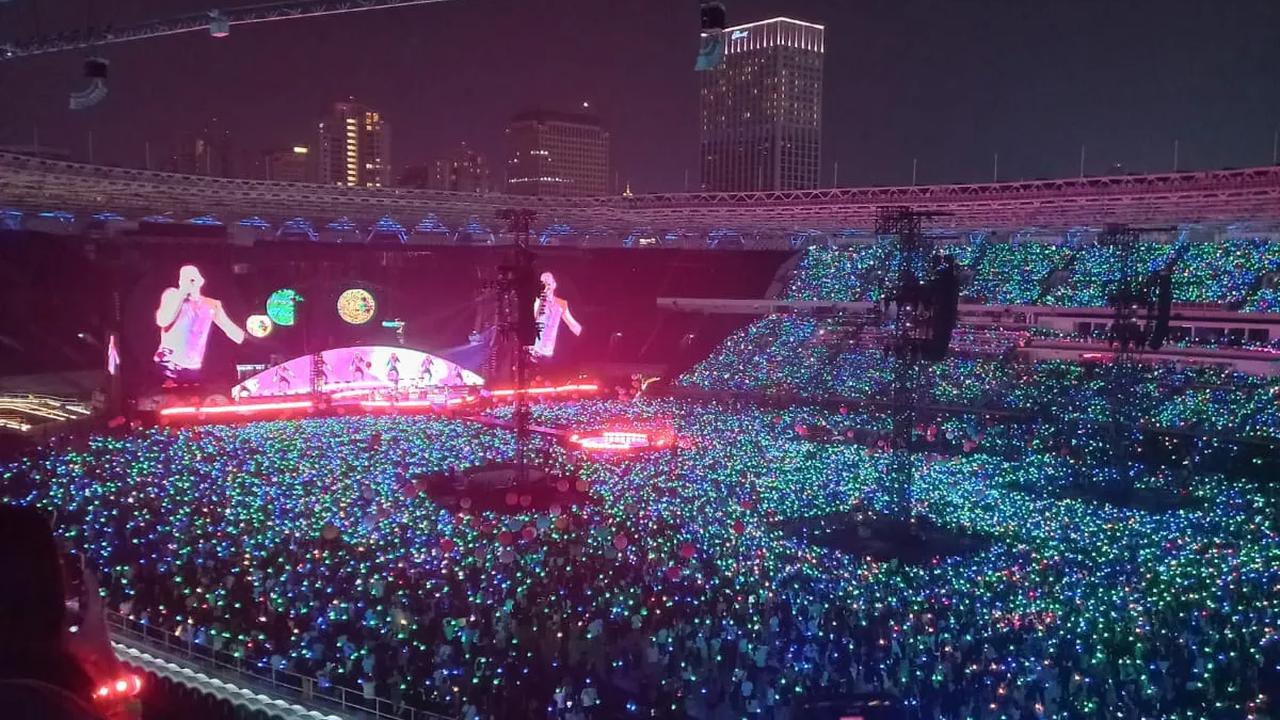 “Terima kasih banyak untuk mengizinkan kami bermain di negaramu,” kata vokalis Chris Martin.<br>