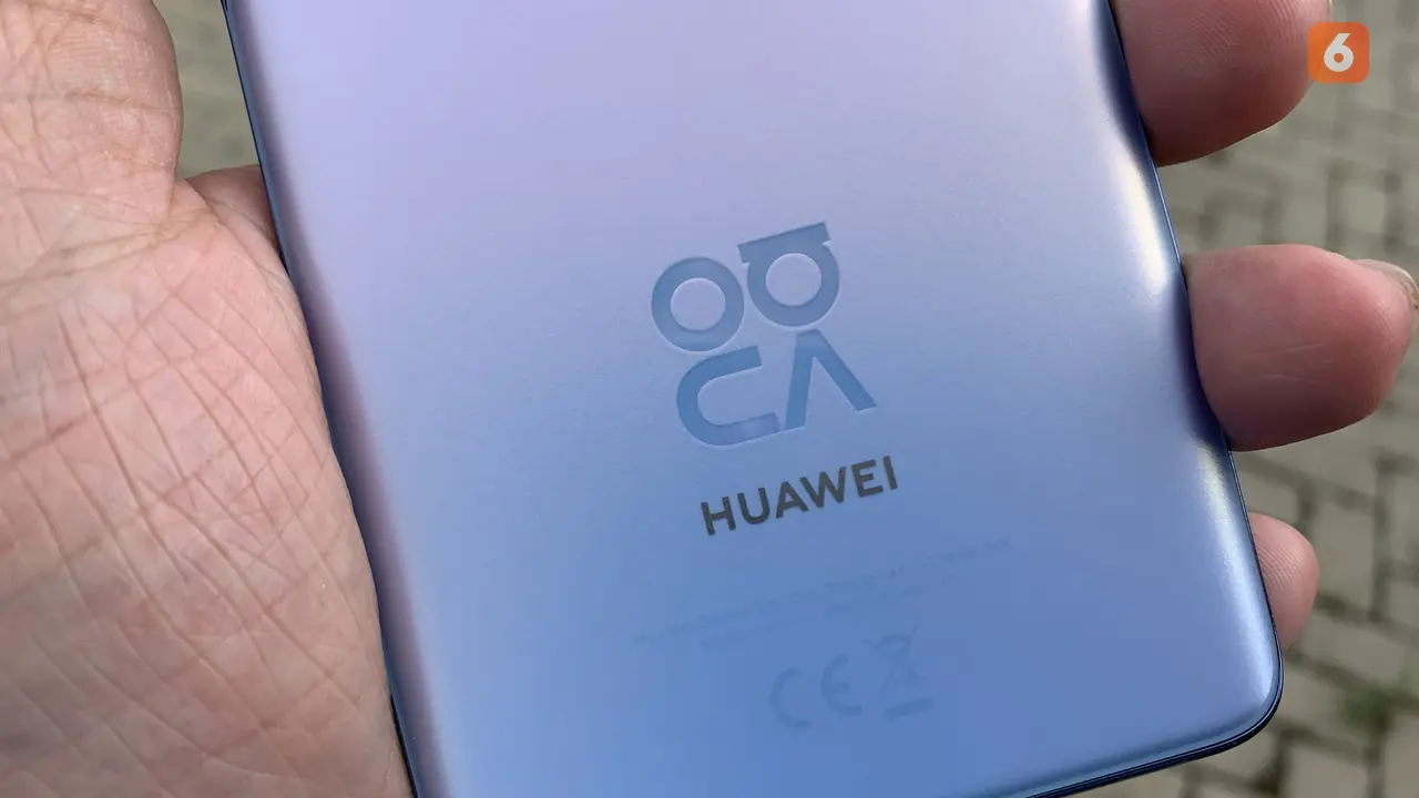Logo ikonik Nova di bodi belakang Huawei Nova 9