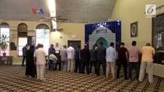 Sebagian besar umat Muslim di Amerika Serikat menyambut gerhana matahari total dengan sholat kusuf.