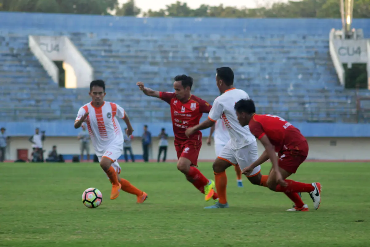 Persis Solo