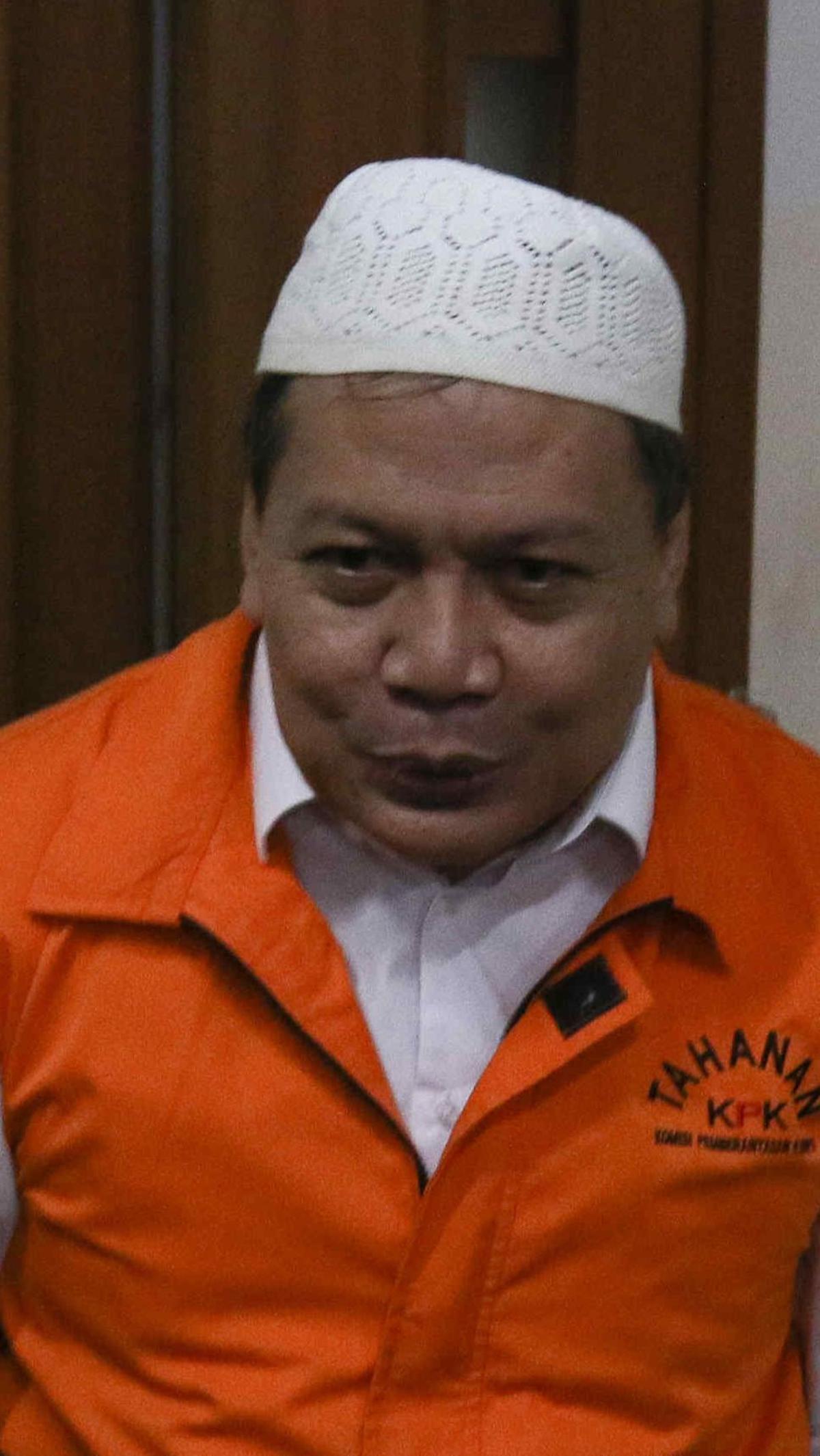 Suap juga ia terima berupa kendaraan mobil mewah Toyota Fortuner senilai Rp Rp 476.300.000 untuk pengurusan perkara PT Aria Citra Mulia (ACM).