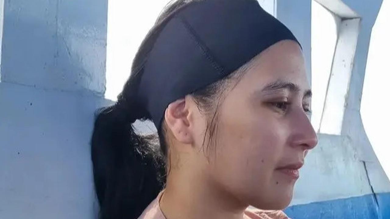 6 Potret Cantik Prilly Latuconsina Tanpa Makeup saat Diving Date dengan Omara Esteghlal, Romantis Berpelukan di Bawah Laut